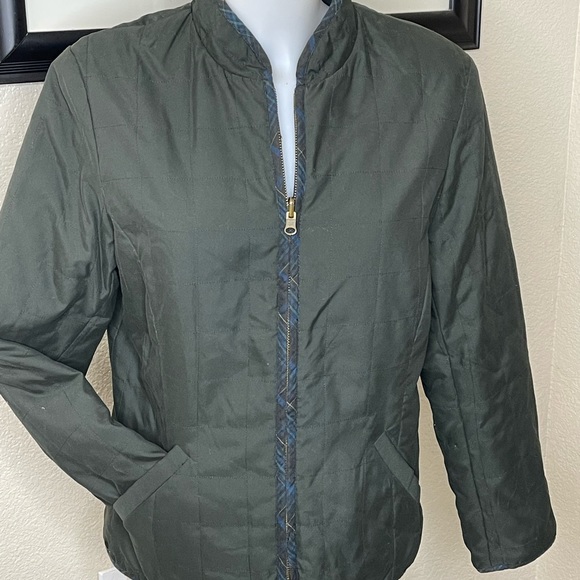 Woman’s quilted Pendleton reversible jacket, zip front, size-medium, green/plaid - Picture 1 of 8